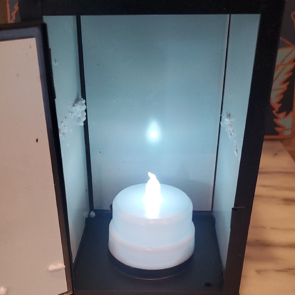 Terry Redkin Black Lantern with Winter Scene And Flameless Lighting - Picture 2 of 6